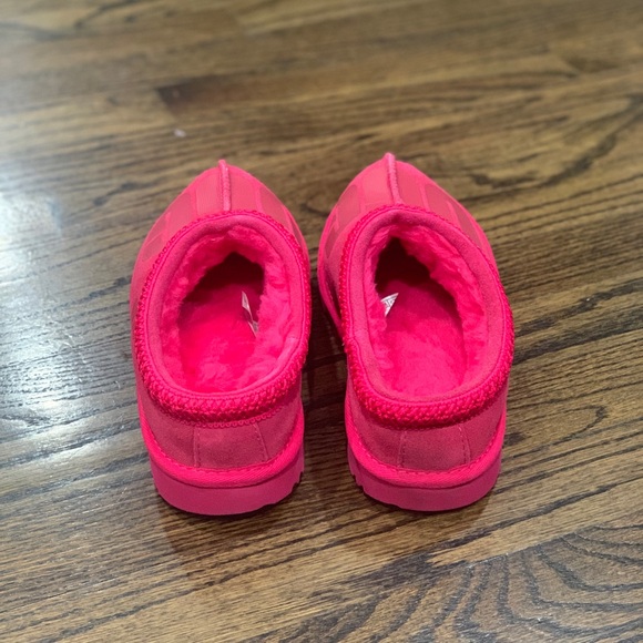New Ugg Tasman II Scatter Graphic Slipper Shoe Red Kids US Size 4 - Picture 6 of 11